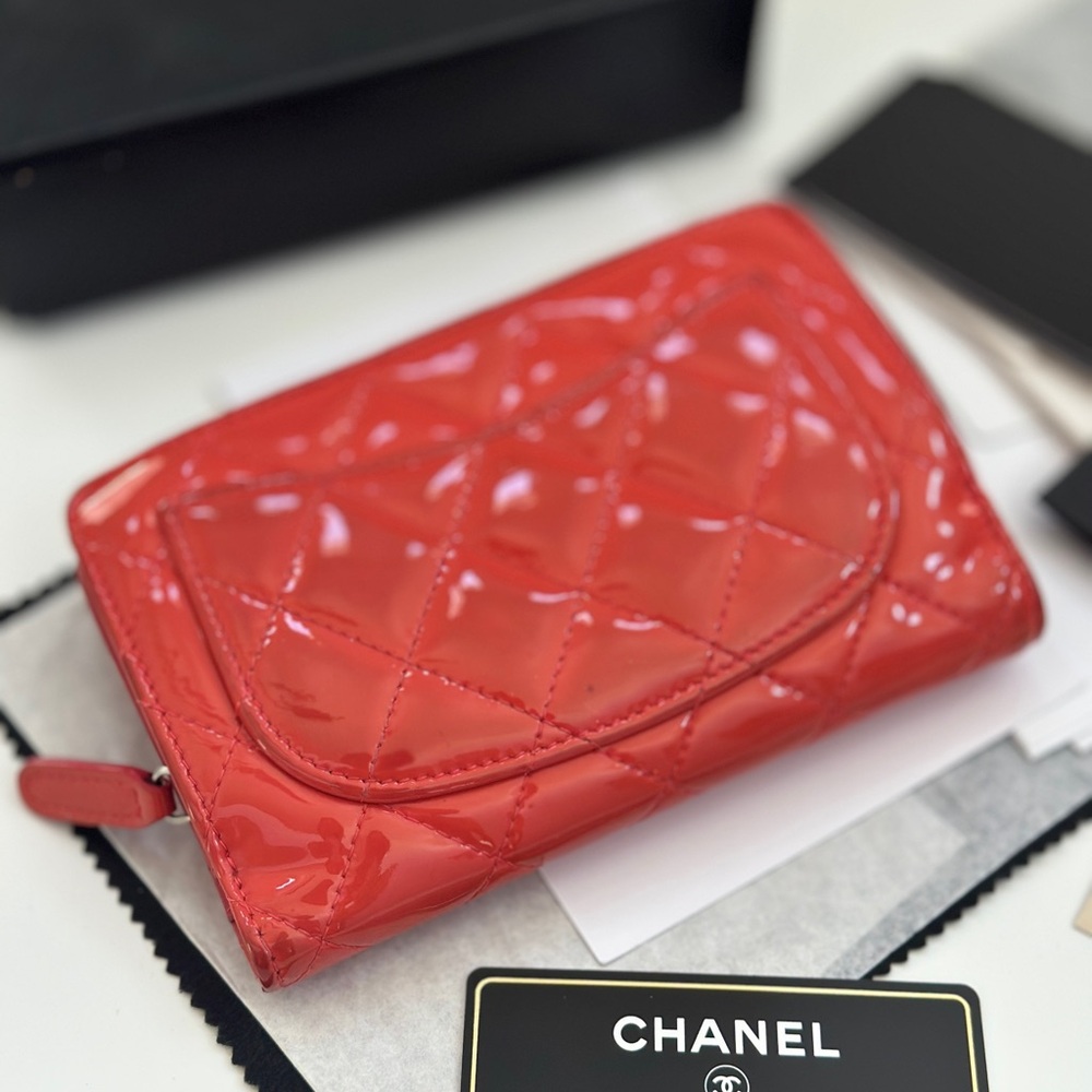 CHANEL Red Patent Quilted Leather Snap Wallet - Picture 5 of 11